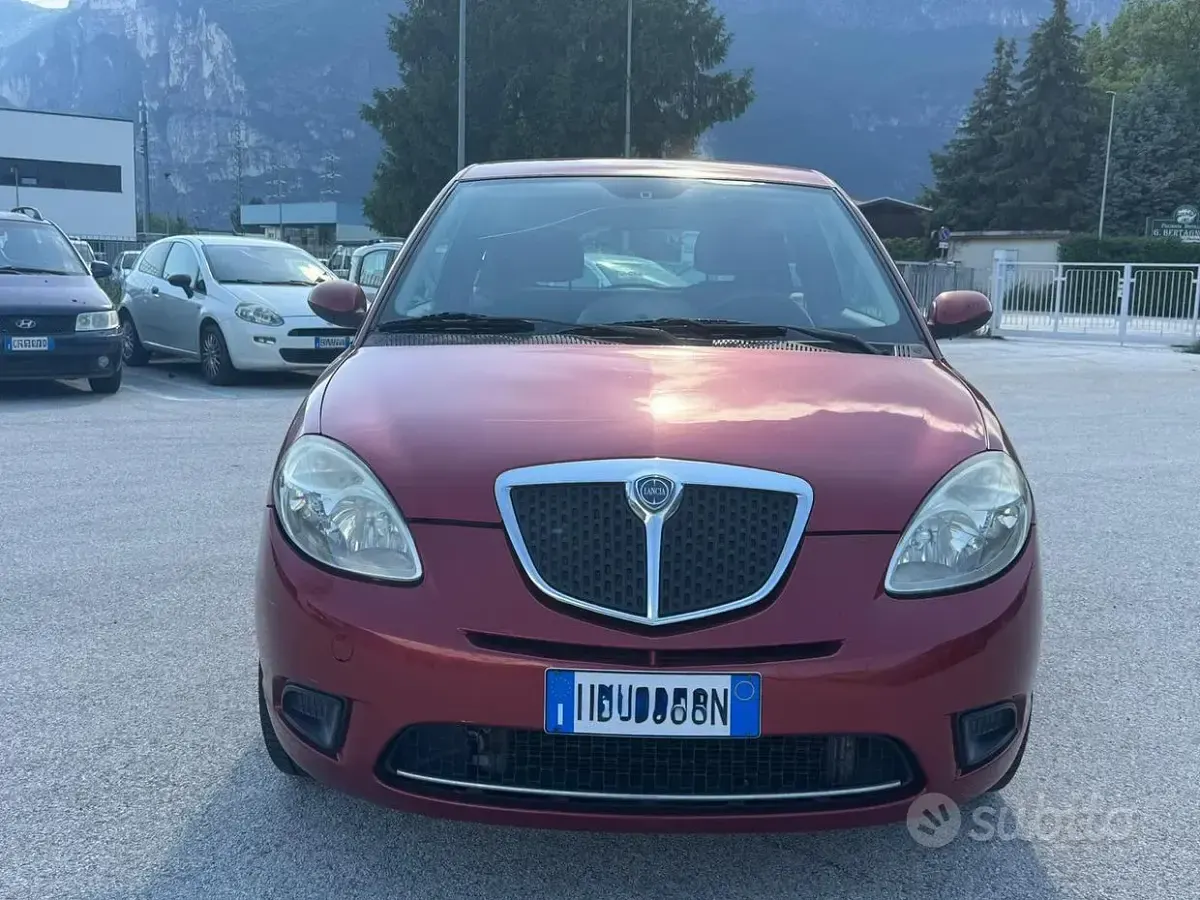Usata Lancia Ypsilon 60 CV (44 kW) 2004 Rosso Utilitaria