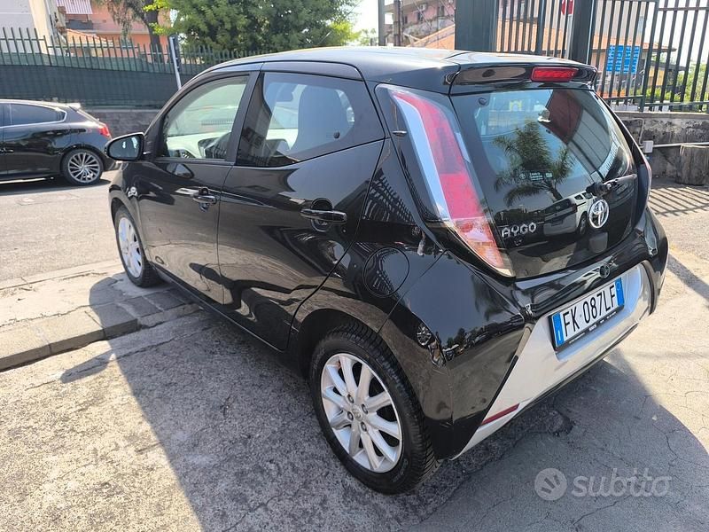 Usata Toyota Aygo X-Black 69 CV (50 kW) 2017 Nero Utilitaria