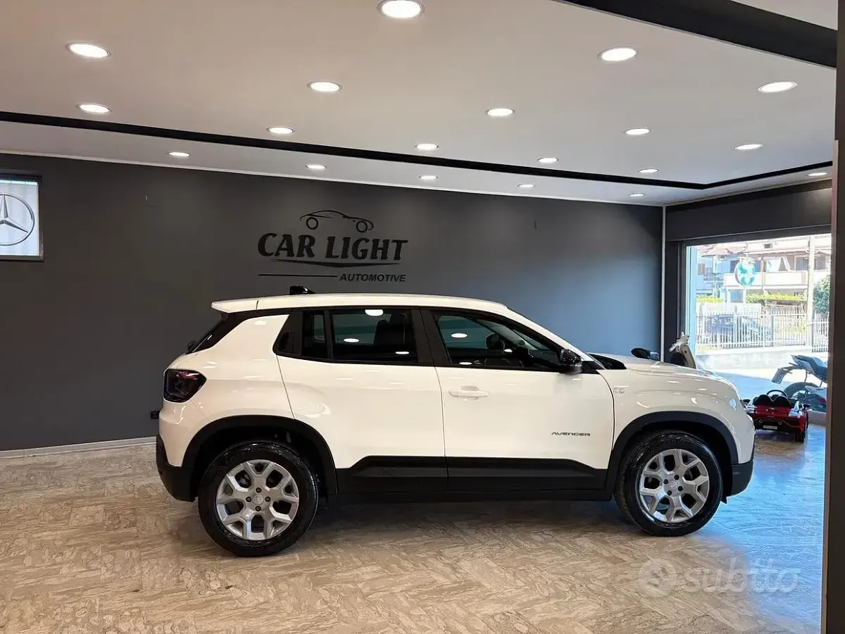 Usata Jeep Avenger Summit 101 CV (74 kW) 2025 Bianco SUV