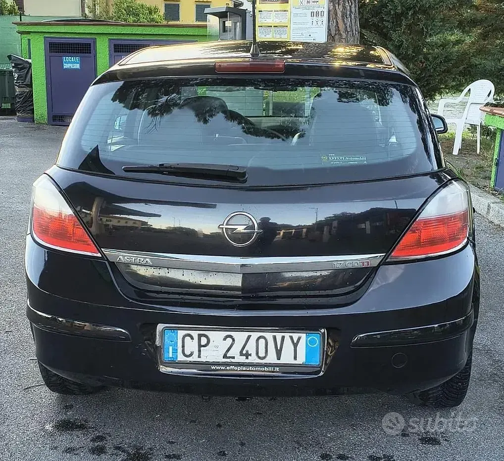 Usata Opel Astra 60 CV (44 kW) 2004 Nero Berlina