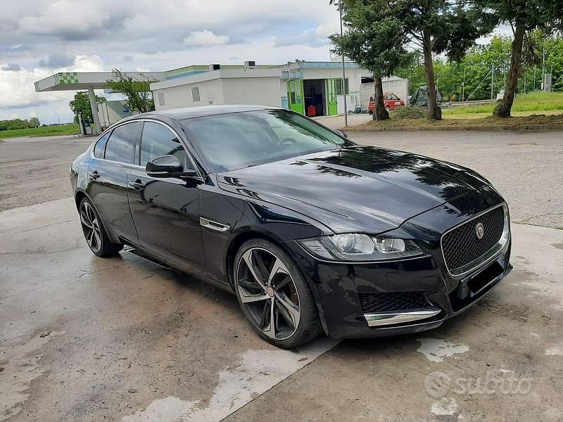 Usata Jaguar XF Prestige 180 CV (132 kW) 2017 Nero Berlina