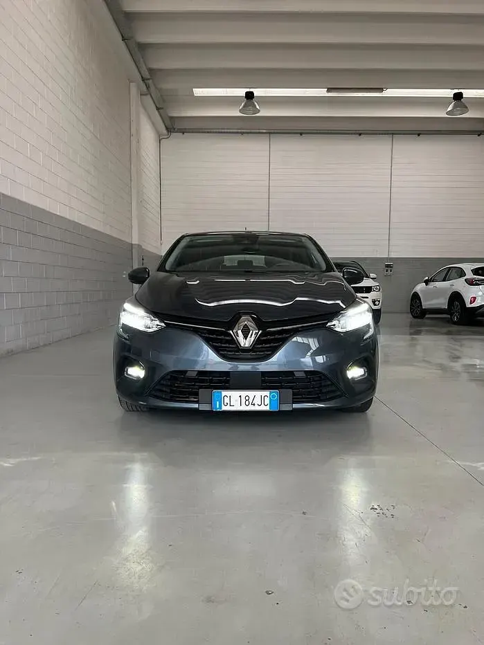 Gebraucht Renault Clio V Business 100 PS (73 kW) 2022 Grau Limousine