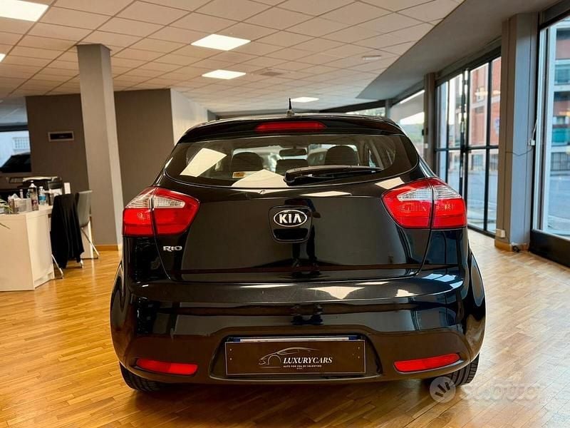 Usata Kia Rio Active 86 CV (63 kW) 2014 Nero Berlina