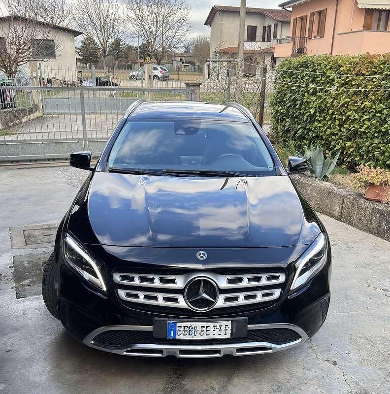 Usata Mercedes GLA180 109 CV (80 kW) 2018 Nero SUV