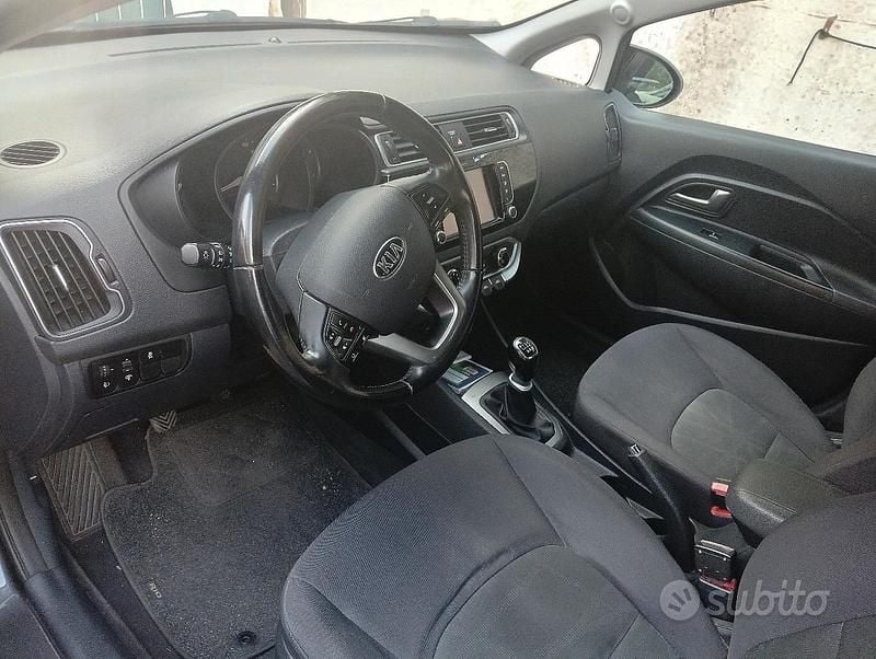 Usata Kia Rio 75 CV (55 kW) 2017 Grigio Utilitaria