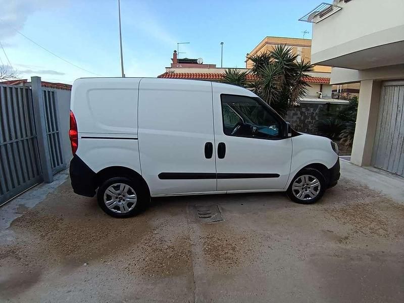 Usata Fiat Doblò 95 CV (69 kW) 2020 Bianco Monovolume