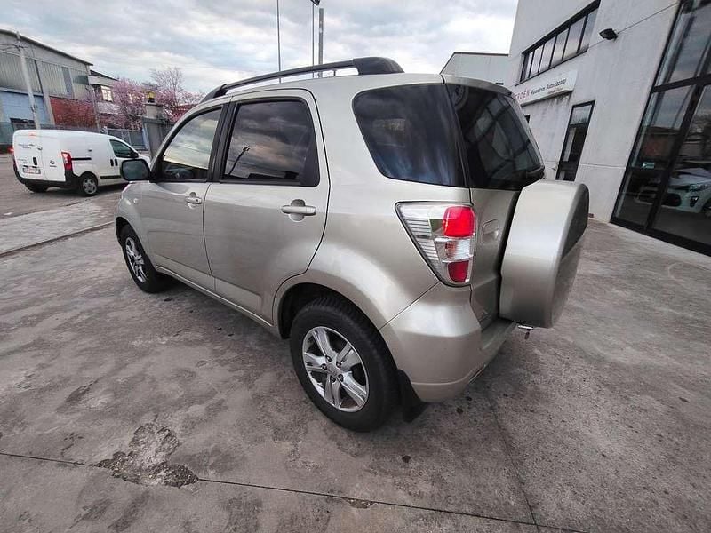 Usata Daihatsu Terios HIRO 105 CV (77 kW) 2009 Argento SUV