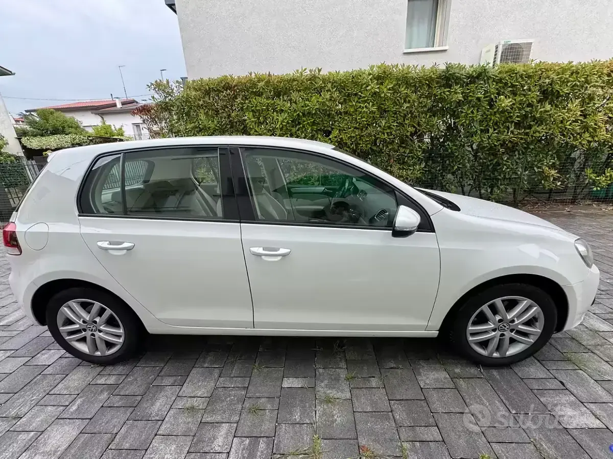 Usata VW Golf VI 122 CV (89 kW) 2012 Bianco Utilitaria