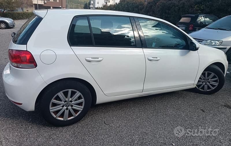Usata VW Golf VII 105 CV (77 kW) 2013 Bianco Berlina