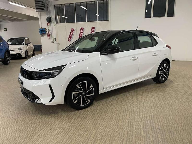 Usata Opel Corsa 101 CV (74 kW) 2025 Argento tetto nero Utilitaria