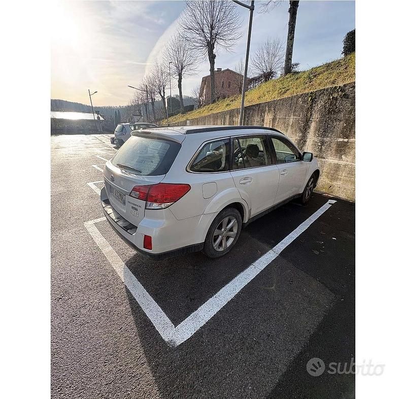 Usata Subaru Outback 150 CV (110 kW) 2010 Bianco Station wagon