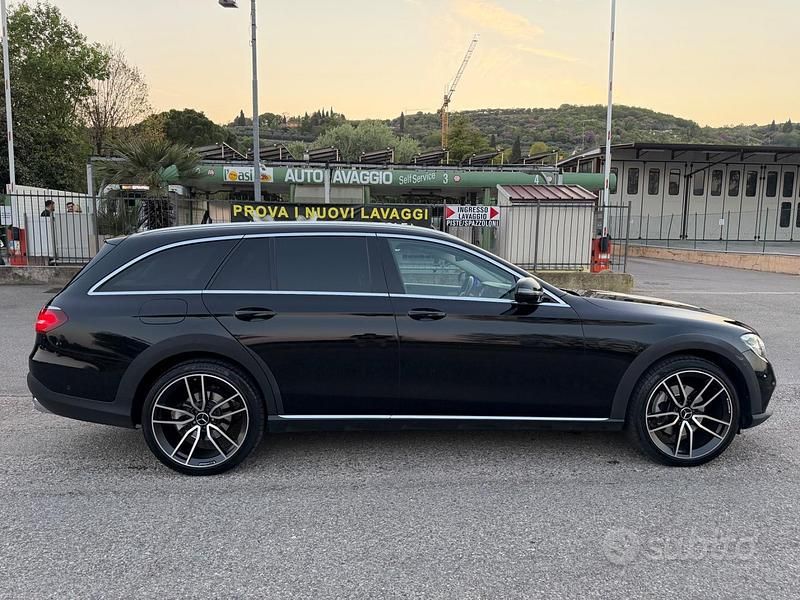 Usata Mercedes E220 140 CV (102 kW) 2022 Nero Station wagon