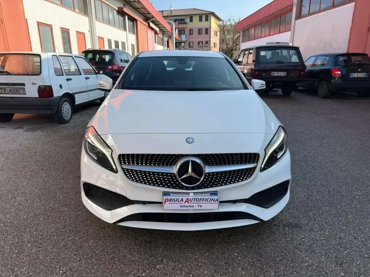 Usata Mercedes A180 Premium 109 CV (80 kW) 2017 Bianco Utilitaria