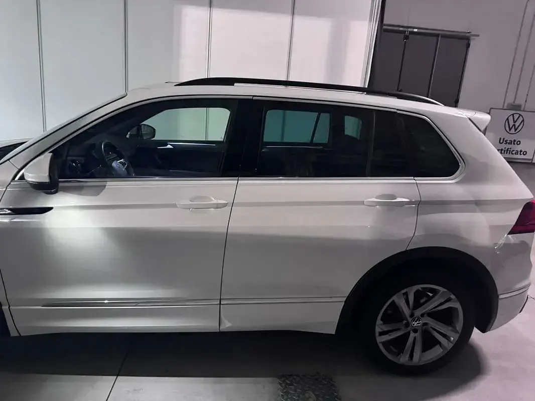 Usata VW Tiguan R-line 150 CV (110 kW) 2021 Bianco SUV