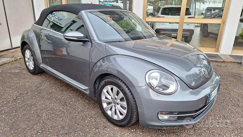 Usata VW Beetle Cabriolet Design 104 CV (76 kW) 2014 Grigio Cabrio