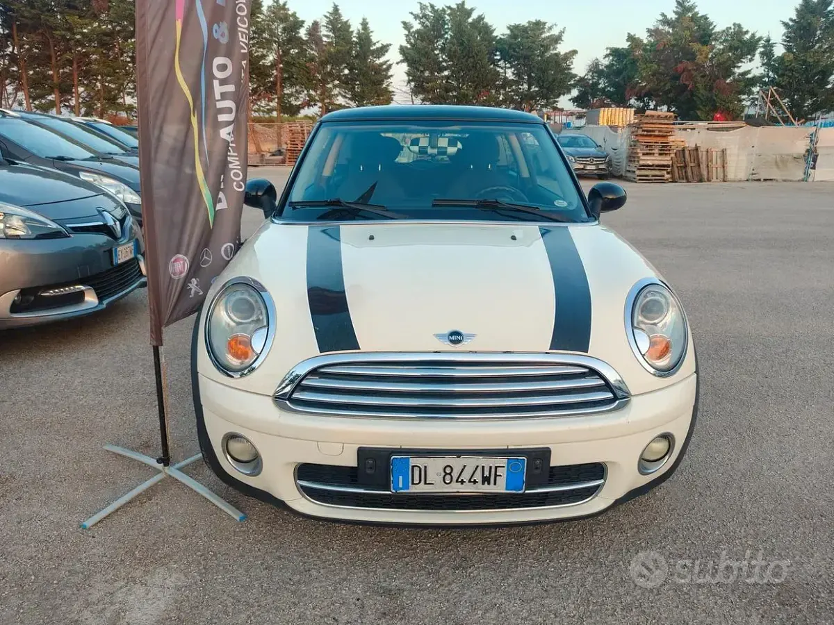 Usata Mini Cooper D Chili 109 CV (80 kW) 2008 Beige Utilitaria