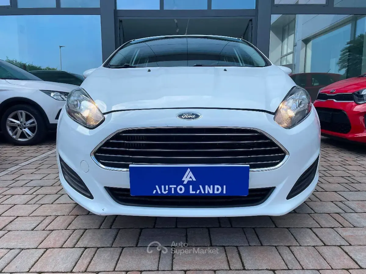 Begagnad Ford Fiesta Trend 75 HK (55 kW) 2015 Vit Van