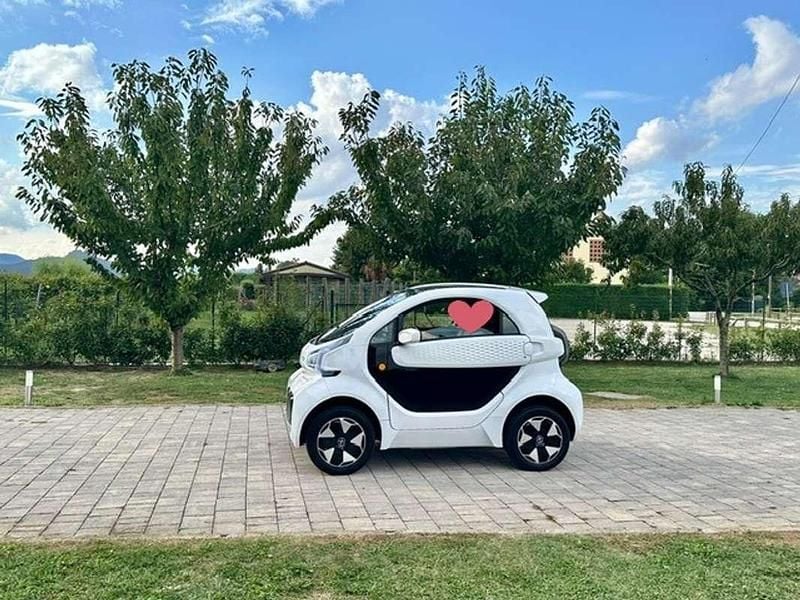 Begagnad XEV Yoyo 11 kW (15 HK) 2024 Vit Halvkombi