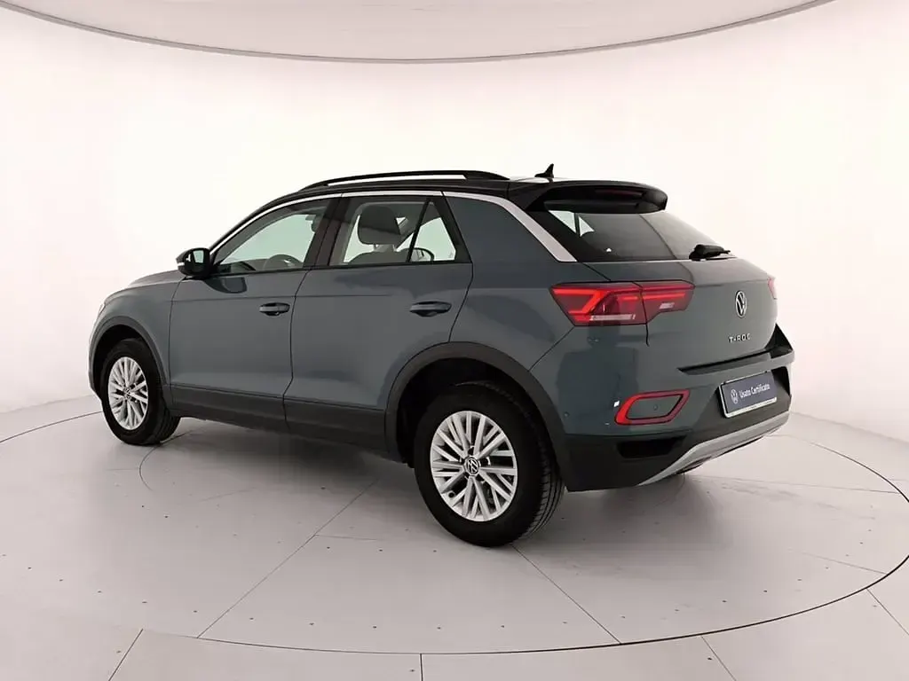 Usata VW T-Roc Life 116 CV (85 kW) 2025 Petroleum blue metallizzato nero SUV