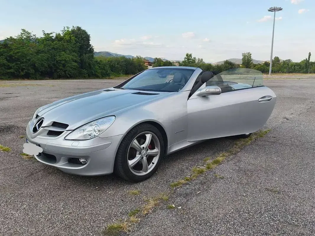 Usata Mercedes SLK200 163 CV (119 kW) 2025 Argento Cabrio