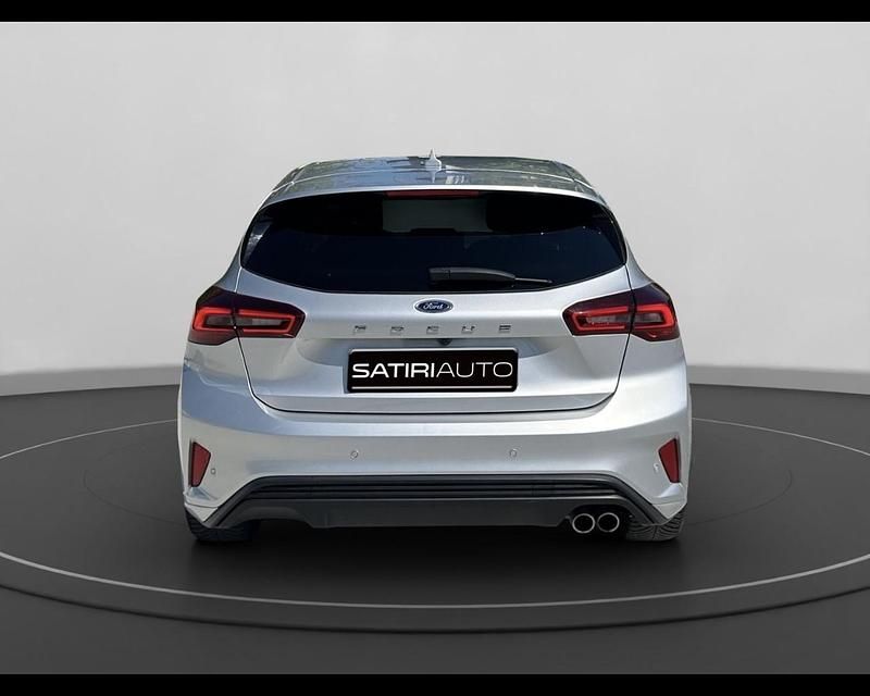 Grigio chiaro Usata 2024 Ford Focus ST-Line Tre volumi | 22.500 € (Buon prezzo) - Immagine 1/1