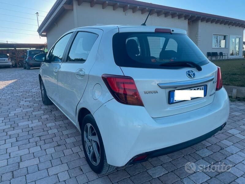 Usata Toyota Yaris Hybrid 75 CV (55 kW) 2016 Berlina