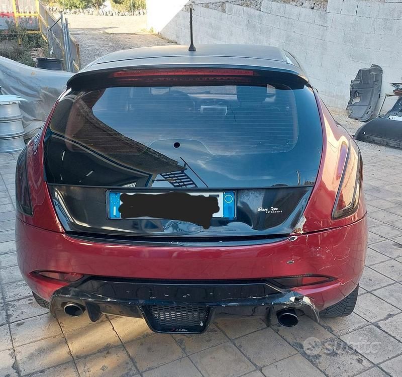 Usado Lancia Delta 120 CV (88 kW) 2008 Rojo Utilitario