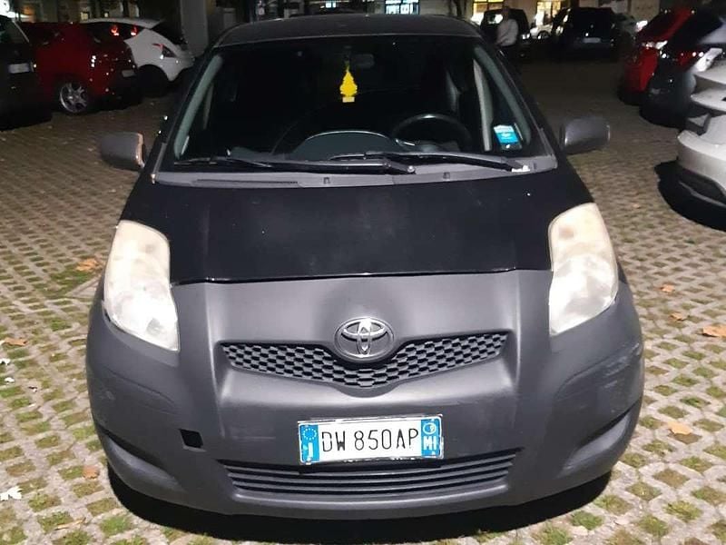 Usata Toyota Yaris 88 CV (64 kW) 2009 Nero Utilitaria