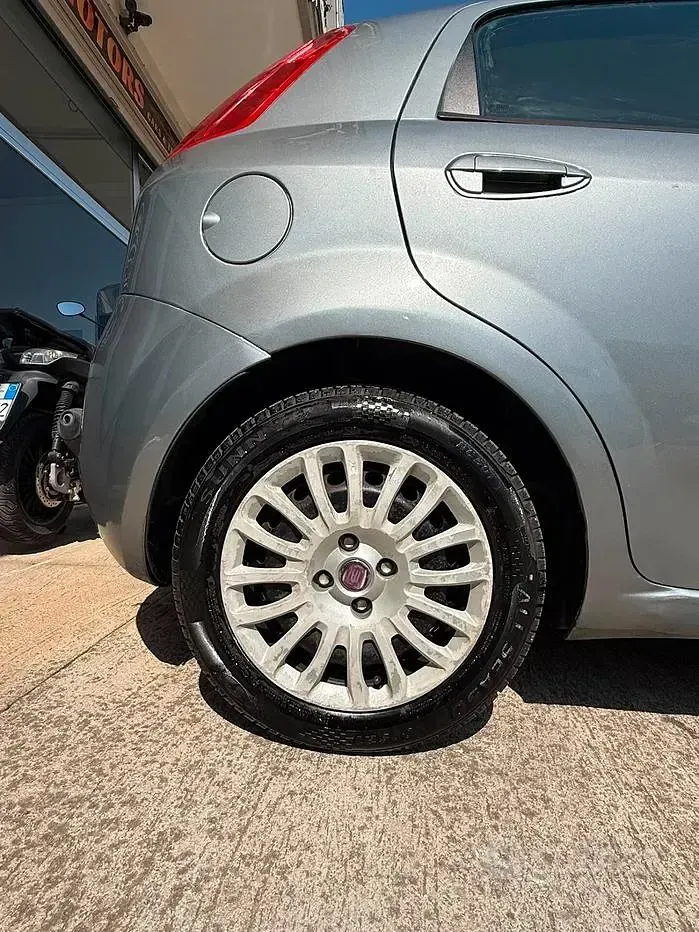 Usata Fiat Grande Punto Active 65 CV (47 kW) 2008 Grigio Utilitaria