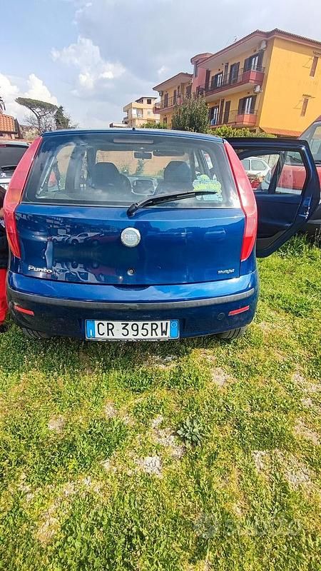Usata Fiat Punto 69 CV (50 kW) 2005 Blu Utilitaria