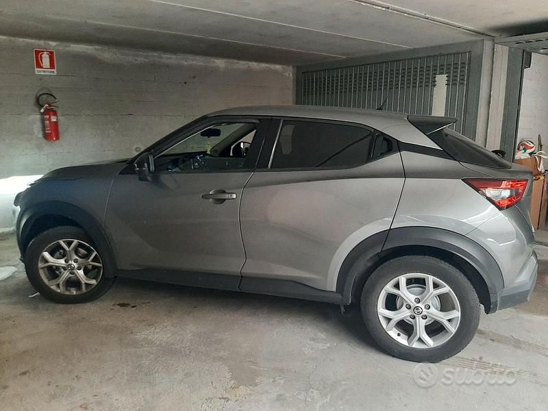 Grigio Usata 2022 Nissan Juke Acenta SUV | 16.000 € (Buon prezzo) - Immagine 1/4