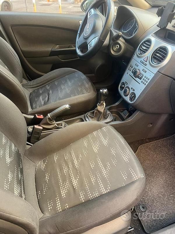 Usata Opel Corsa 65 CV (47 kW) 2012 Bianco Berlina