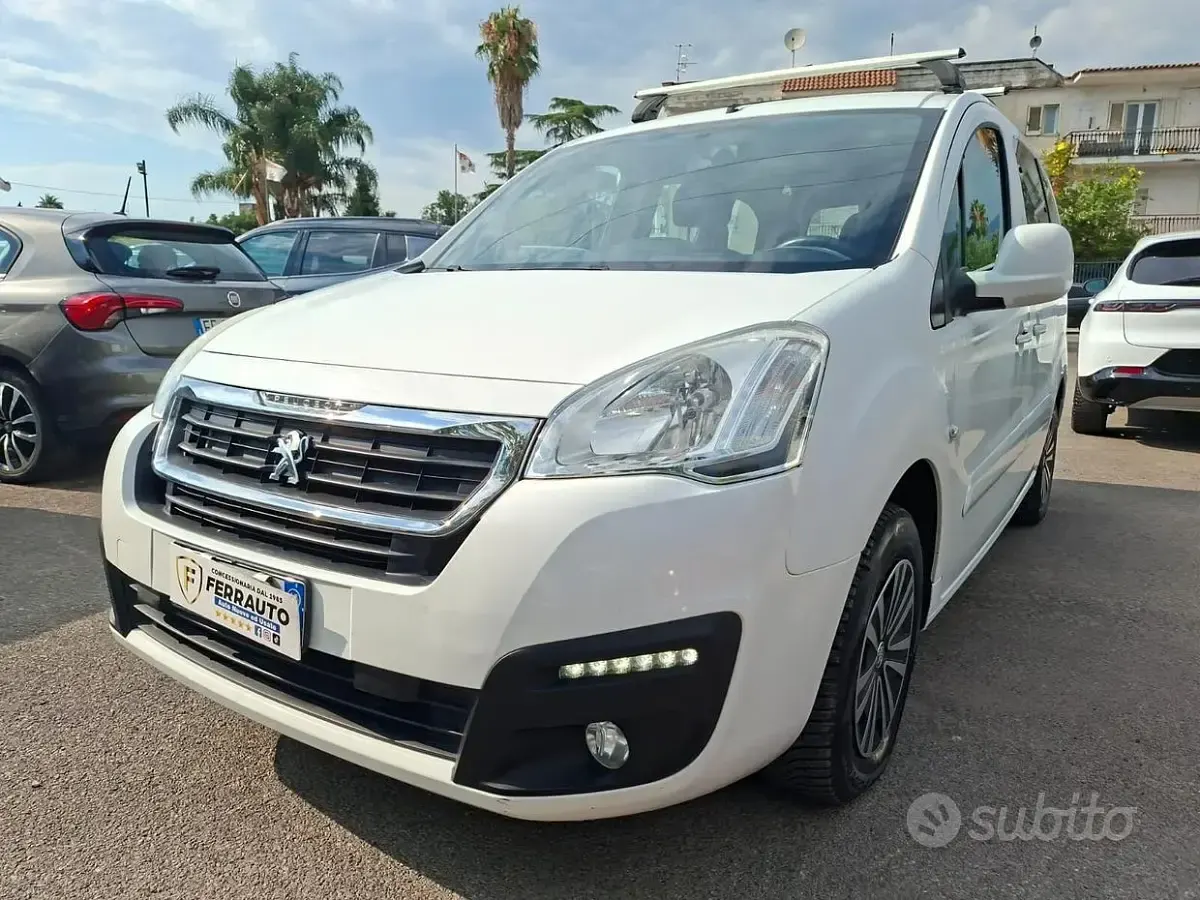 Usata Peugeot Partner Tepee Active 120 CV (88 kW) 2015 Bianco Monovolume