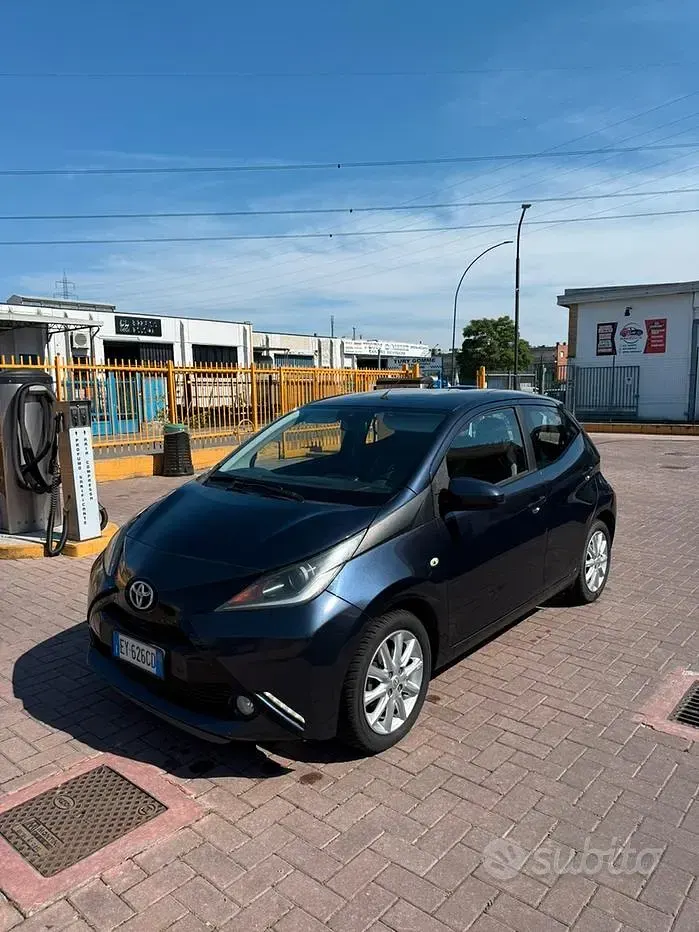 Usata Toyota Aygo 69 CV (50 kW) 2015 Grigio Utilitaria