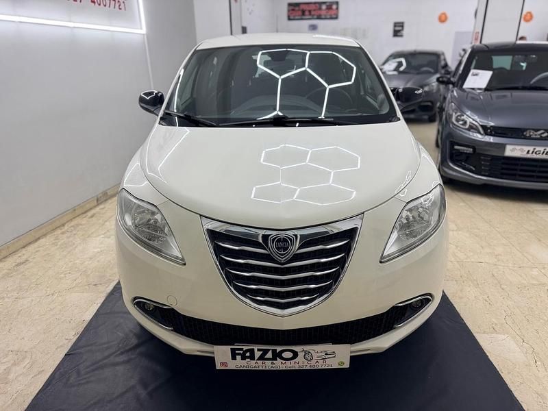 Usata Lancia Ypsilon 95 CV (69 kW) 2013 Bianco Utilitaria