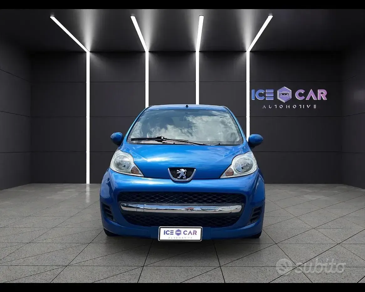 Usata Peugeot 107 68 CV (50 kW) 2009 Blu Utilitaria