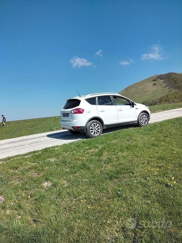 Usata Ford Kuga 140 CV (102 kW) 2011 Bianco SUV