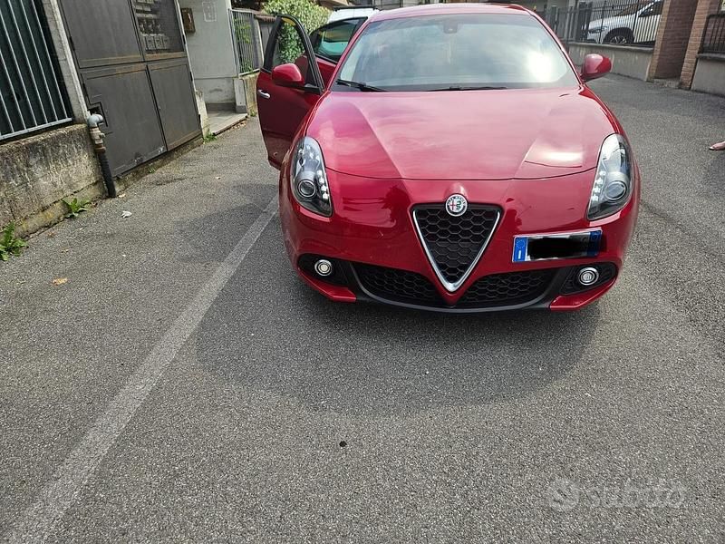 Usata Alfa Romeo Giulietta 120 CV (88 kW) 2017 Rosso Utilitaria