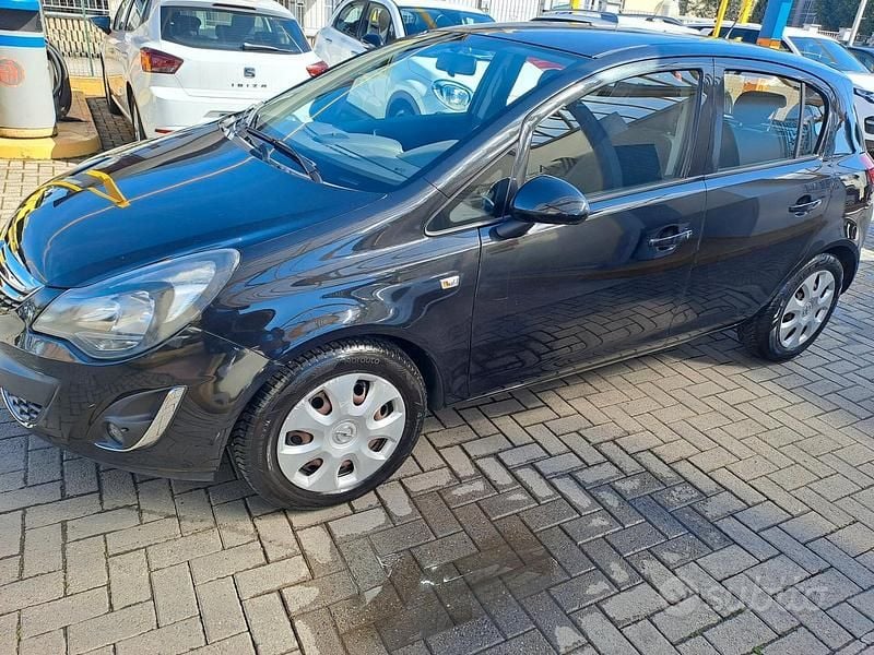 Usata Opel Corsa Edition 85 CV (62 kW) 2014 Nero Utilitaria