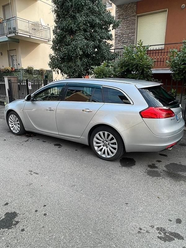 Usata Opel Insignia Cosmo 131 CV (96 kW) 2010 Grigio Station wagon