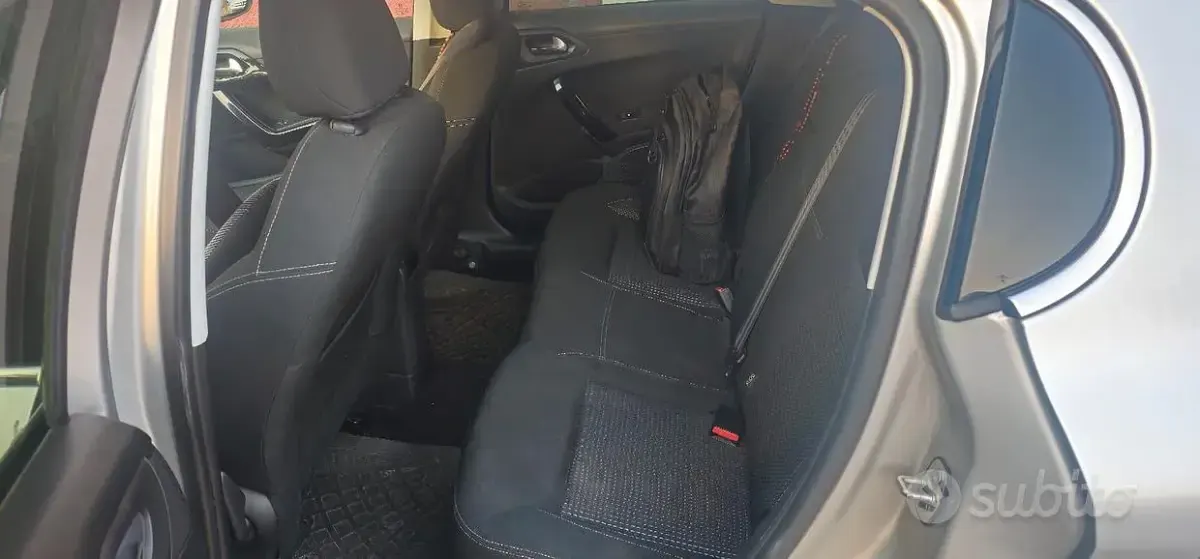 Usata Peugeot 208 Allure 75 CV (55 kW) 2016 Grigio Utilitaria