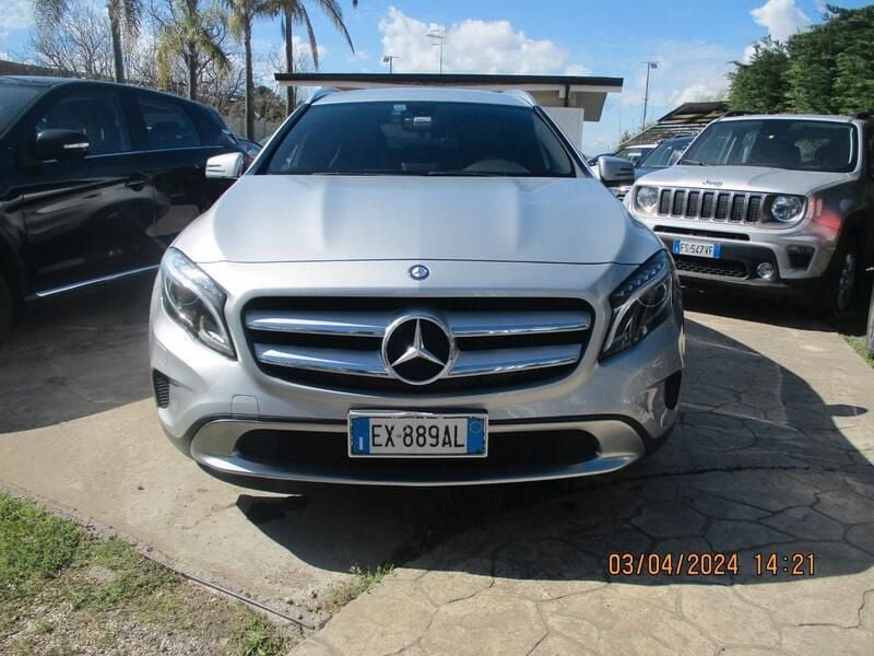 Argento Usata 2014 Mercedes GLA200 SUV | 12.600 € (Buon prezzo) - Immagine 1/4