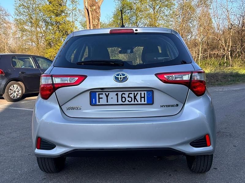 Usata Toyota Yaris Hybrid 73 CV (53 kW) 2019 Grigio Berlina