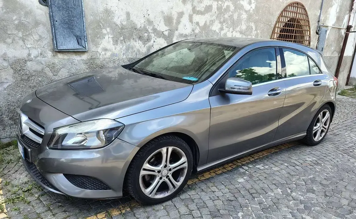 Usata Mercedes A180 Executive 109 CV (80 kW) 2015 Grigio Berlina