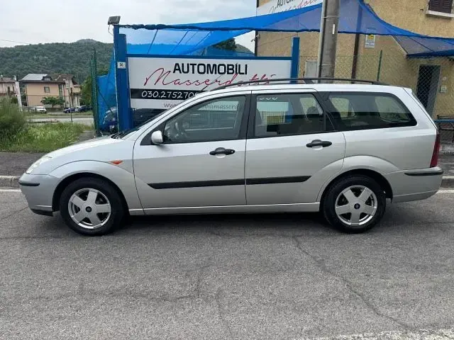 Usata Ford Focus Zetec 101 CV (74 kW) 2004 Argento metallizzato Station wagon