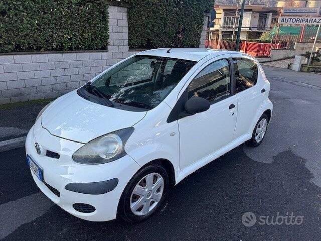 Usata Toyota Aygo 67 CV (49 kW) 2011 Utilitaria