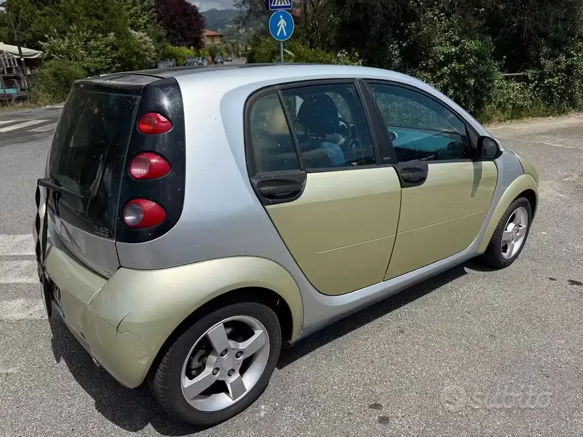 Usata Smart ForFour Pulse 95 CV (69 kW) 2005 Marrone Utilitaria