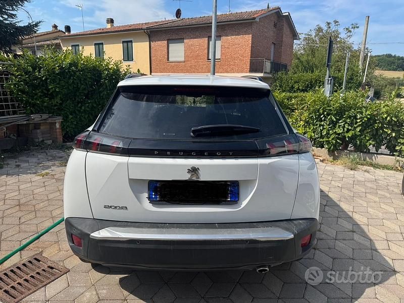 Usata Peugeot 2008 Allure 102 CV (75 kW) 2021 Bianco SUV