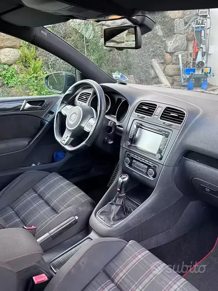 Usado VW Golf VI GTI 210 CV (154 kW) 2011 Negro Utilitario