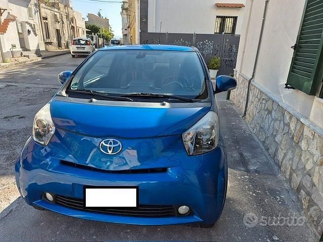 Käytetty Toyota iQ Lounge 90 HP (66 kW) 2010 Sininen Viistoperä